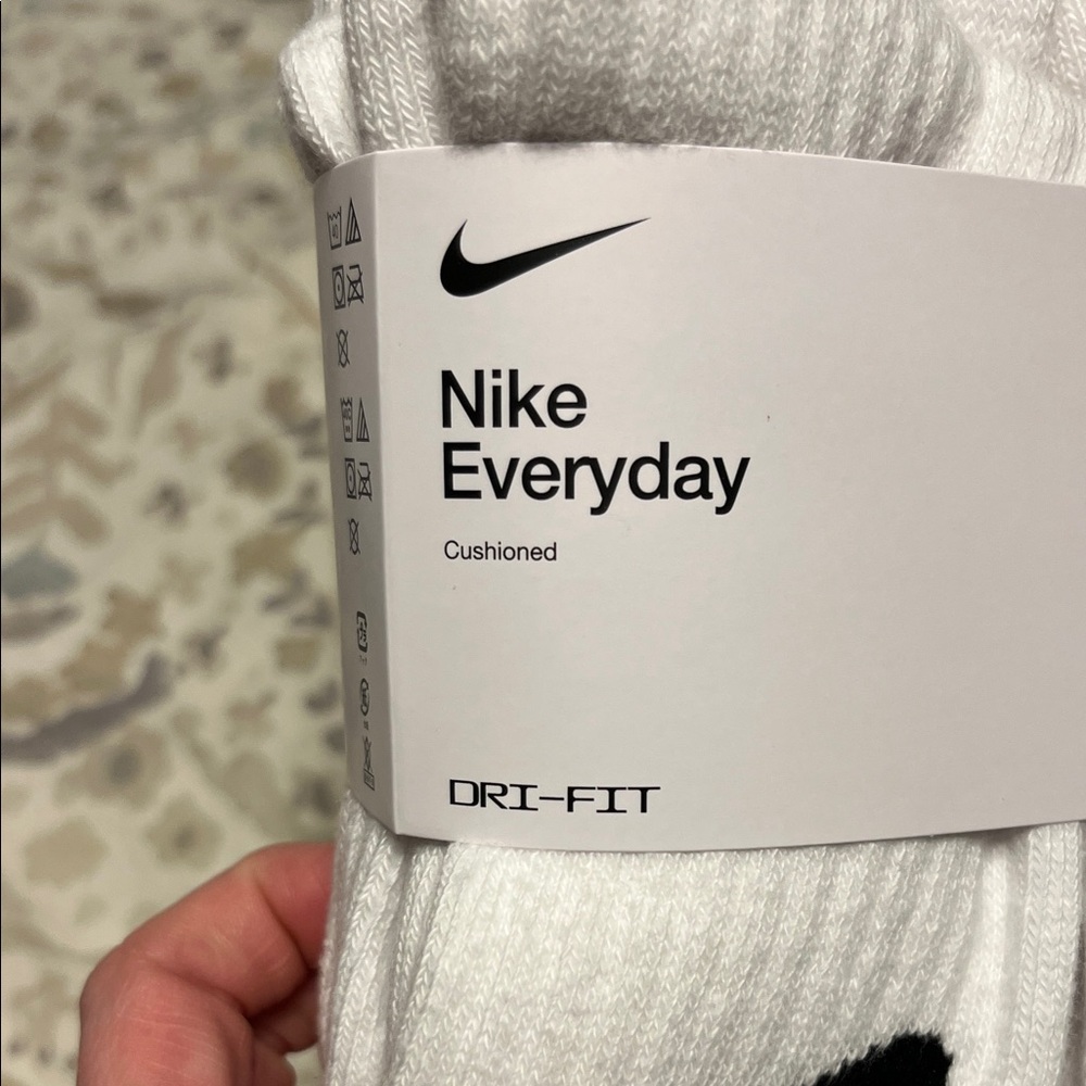 Nike Everyday Kids White Crew Socks - 6 pack - Picture 4 of 6